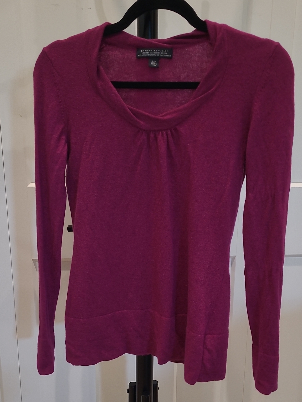 Banana Republic Luxury Cashmere Blend Fuchsia Long Sleeve Scoop-Neck Top